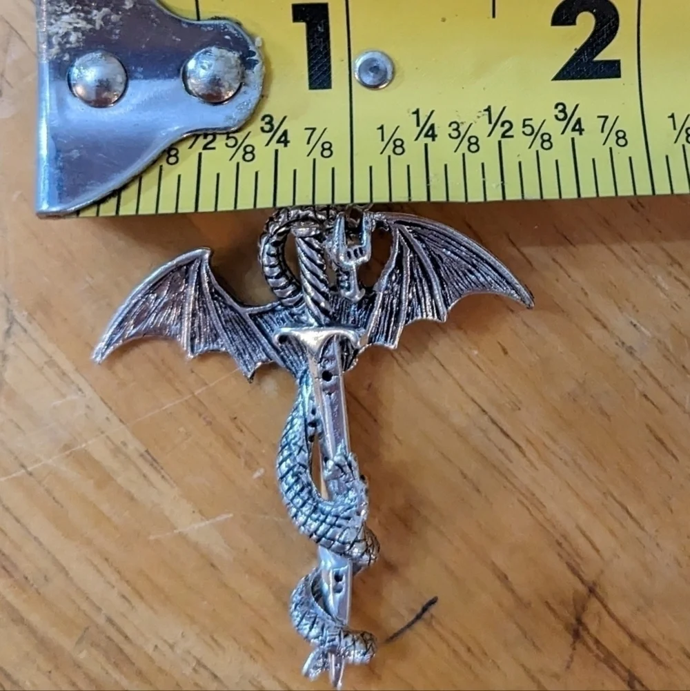 New 1pc Winged Dragon With Silver Colored Sword Necklace, T5B4A